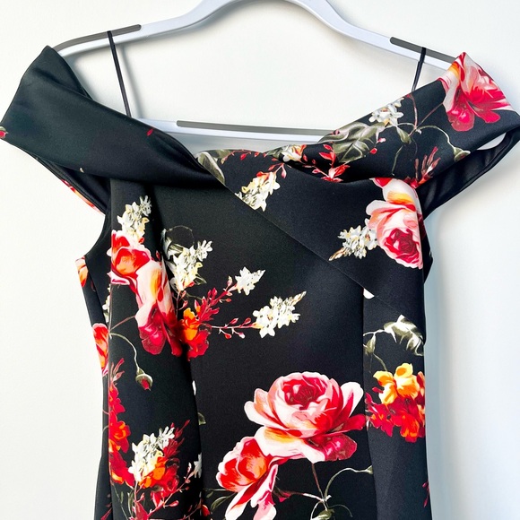 Like NEW GUESS Floral Off the Shoulder Dress S/M - Picture 3 of 7
